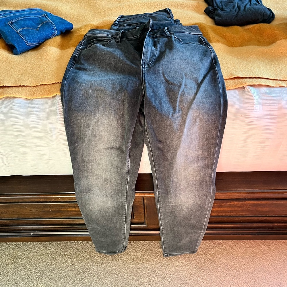 Vera Wang High Rise Skinny Jeans. Never worn